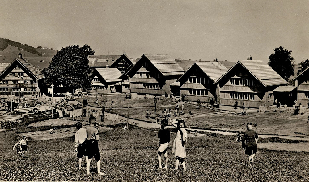 Dorf-im-Bau-1947-mit-Kindern-vorne